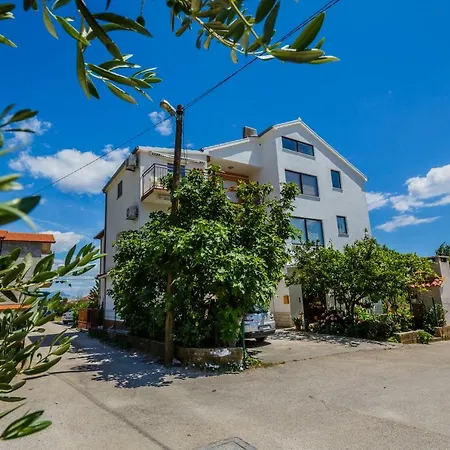 Mila * Kastela